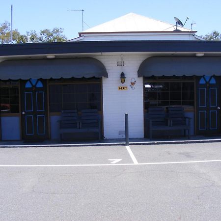 Motel Lodge Rockhampton Bagian luar foto